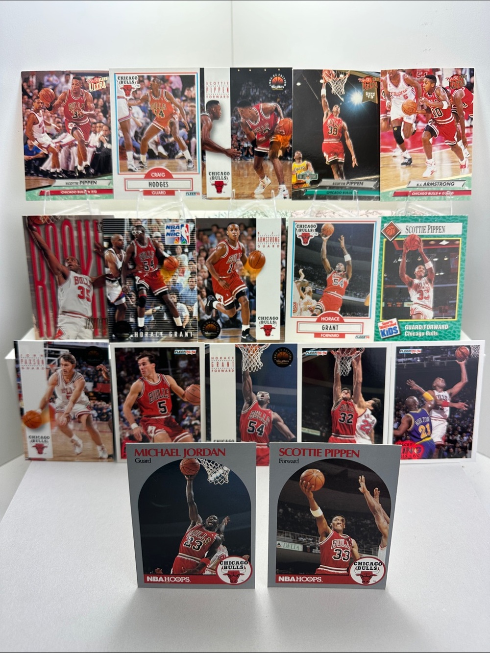 Michael Jordan 1990 NBA Hoops #65 + first 3-peat Bulls lot of 17 Scottie Pippen